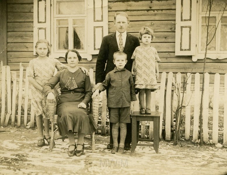 KKE 4775.jpg - (rosyjski podpis) Fot. Dalsza rodzina, Bojary, 12 I 1937 r.